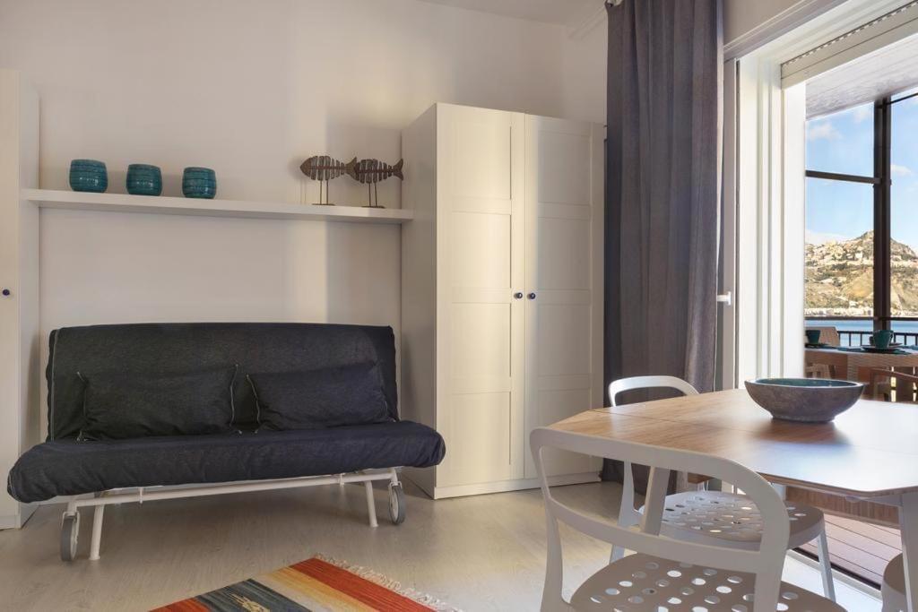 Apartamento Casablu, Un Delizioso Bilocale Sulla Baia Di Naxos Giardini-Naxos Exterior foto