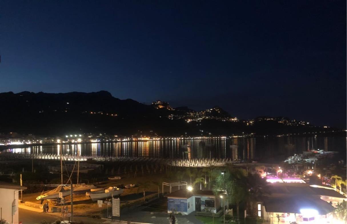 Apartamento Casablu, Un Delizioso Bilocale Sulla Baia Di Naxos Giardini-Naxos Exterior foto